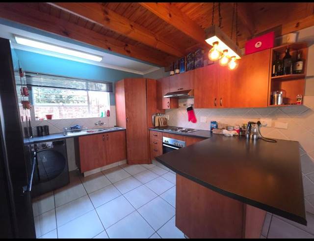 4 BEDROOM CLUSTER FOR SALE IN POMONA